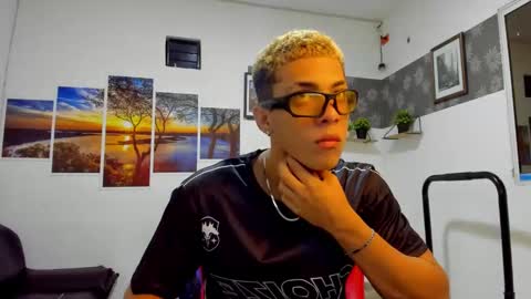 noah_flynn1 online show from 11-07-25, 04:23