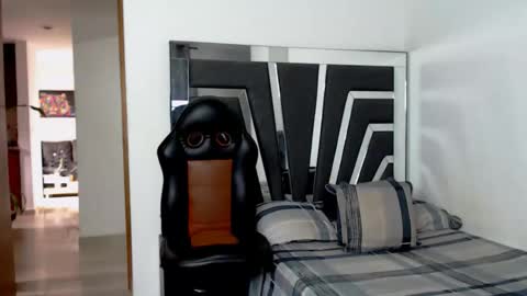 Noah Harris01 online show from 11-02-25, 12:07