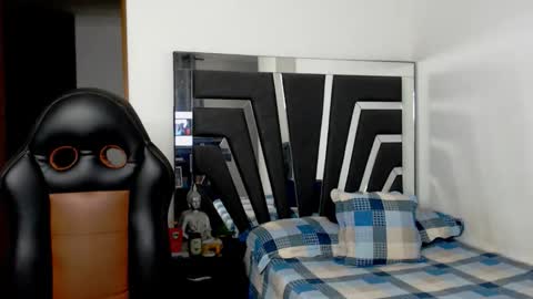 Noah Harris01 online show from 11-18-25, 12:16