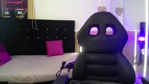 Snapshot of noah_jhonson__ chatting on 10-04-25, 08:18 Noah online show from 10-04-25, 08:18