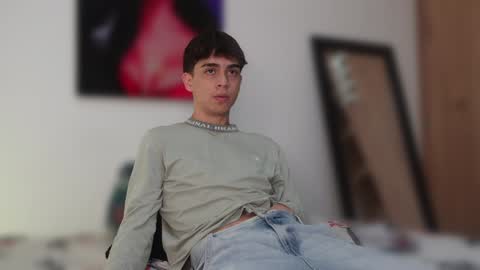 Snapshot of noah_loveboy chatting on 12-18-24, 03:47 Noah online show from 12-18-24, 03:47