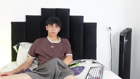 Snapshot of noah_loveboy chatting on 01-17-25, 07:27 Noah online show from 01-17-25, 07:27