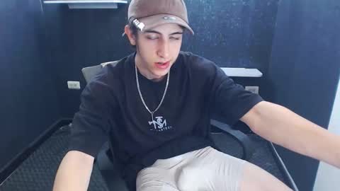 Snapshot of noah_sokolov chatting on 11-26-25, 02:40 noah_sokolov online show from 11-26-25, 02:40