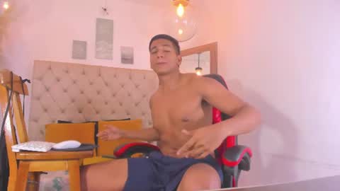 N O AH - S T H O  N E online show from 07-28-26, 03:02