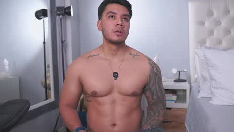 Snapshot of noahavery_ chatting on 03-05-26, 11:23 Noah Avery online show from 03-05-26, 11:23