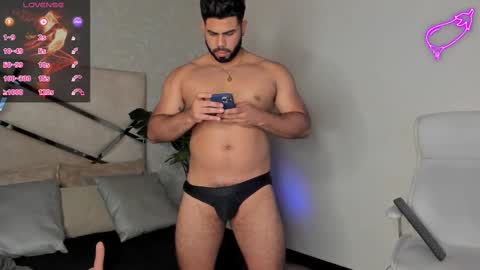 Snapshot of noahcrux chatting on 02-25-25, 01:50 Noah online show from 02-25-25, 01:50