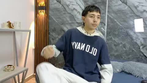 Snapshot of noahwalker__ chatting on 06-04-26, 11:05 online show from 06-04-26, 11:05