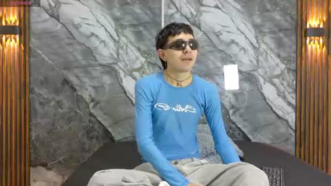 Snapshot of noahwalker__ chatting on 06-11-26, 11:08 online show from 06-11-26, 11:08