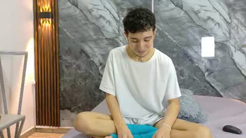 Snapshot of noahwalker__ chatting on 06-12-26, 11:09 online show from 06-12-26, 11:09