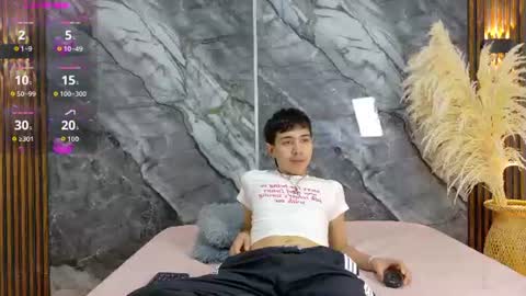 Snapshot of noahwalker__ chatting on 06-20-26, 11:02 online show from 06-20-26, 11:02