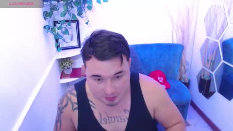 Snapshot of noat_moore chatting on 11-13-25, 02:38 Noat online show from 11-13-25, 02:38