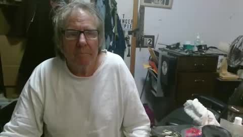 Snapshot of nochancres chatting on 01-12-26, 12:21 nochancres online show from 01-12-26, 12:21