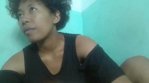 Snapshot of noellah chatting on 02-05-26, 06:18 noellah online show from 02-05-26, 06:18