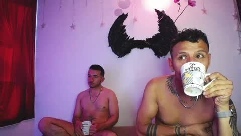 noha_and_iam1 online show from 04-21-26, 12:22