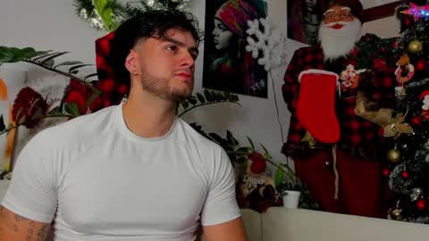 Snapshot of noha_miler chatting on 12-23-24, 01:40 kevin online show from 12-23-24, 01:40