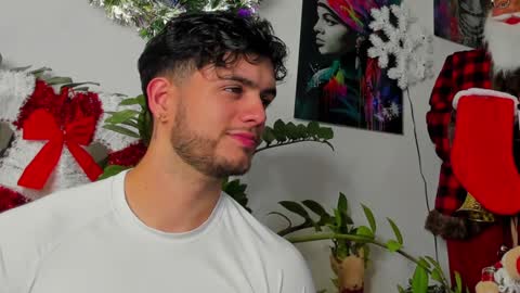 Snapshot of noha_miler chatting on 12-26-24, 11:57 kevin online show from 12-26-24, 11:57