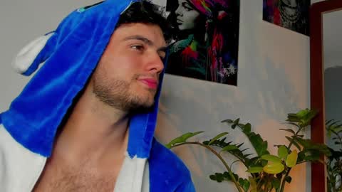 Snapshot of noha_miler chatting on 01-24-25, 03:22 kevin online show from 01-24-25, 03:22