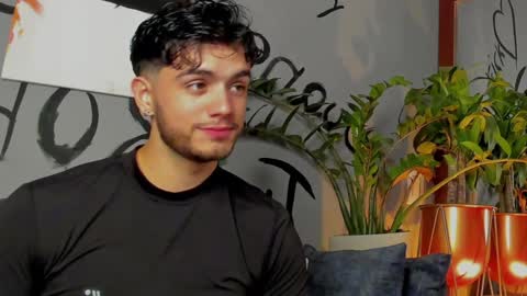 Snapshot of noha_miler chatting on 02-08-25, 01:00 kevin online show from 02-08-25, 01:00