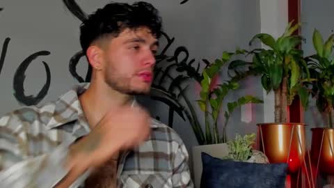 Snapshot of noha_miler chatting on 03-03-25, 01:42 kevin online show from 03-03-25, 01:42