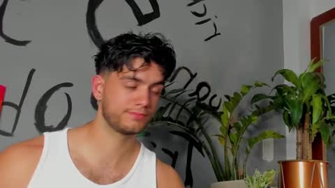 Snapshot of noha_miler chatting on 03-06-25, 01:27 kevin online show from 03-06-25, 01:27