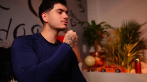 Snapshot of noha_miler chatting on 09-18-25, 11:18 kevin online show from 09-18-25, 11:18