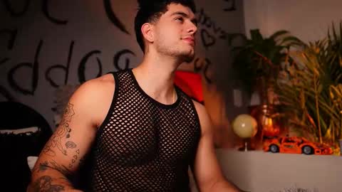 Snapshot of noha_miler chatting on 09-20-25, 12:44 kevin online show from 09-20-25, 12:44