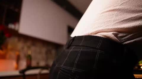 Snapshot of noha_miler chatting on 09-21-25, 12:01 kevin online show from 09-21-25, 12:01