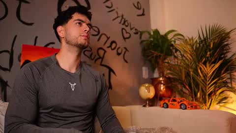 Snapshot of noha_miler chatting on 10-04-25, 12:08 kevin online show from 10-04-25, 12:08