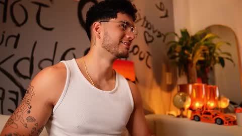 Snapshot of noha_miler chatting on 10-09-25, 09:24 kevin online show from 10-09-25, 09:24