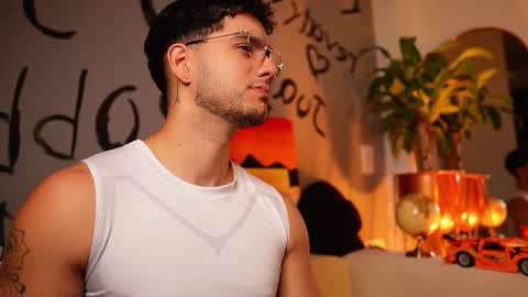 Snapshot of noha_miler chatting on 10-14-25, 09:48 kevin online show from 10-14-25, 09:48