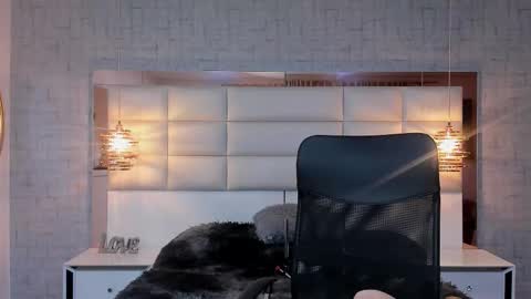 Snapshot of nohemi_louse chatting on 11-19-25, 07:03 Nohemi online show from 11-19-25, 07:03