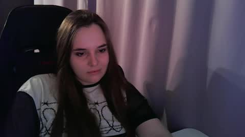 noir_ember_ online show from 09-19-25, 10:27