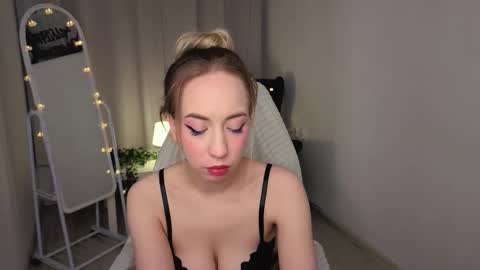 Isabelle online show from 02-16-26, 10:17