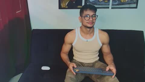 Snapshot of nolan_joness chatting on 11-06-25, 01:12 Im Nolan online show from 11-06-25, 01:12