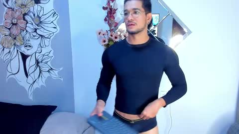 Snapshot of nolan_joness chatting on 05-28-26, 02:31 Im Nolan online show from 05-28-26, 02:31
