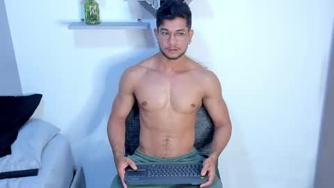 Snapshot of nolan_joness chatting on 06-16-26, 02:25 Im Nolan online show from 06-16-26, 02:25
