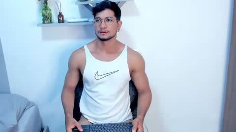 Im Nolan  online show from 07-08-26, 01:21