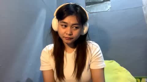 Snapshot of nolapodrasky chatting on 12-17-25, 08:53 Amelia online show from 12-17-25, 08:53