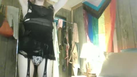 Snapshot of nonamebabez chatting on 12-28-24, 10:03 nonamebabez online show from 12-28-24, 10:03