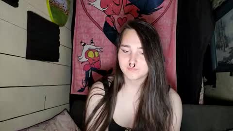 Snapshot of nonbinarybeauty20 chatting on 05-20-26, 08:42 nonbinarybeauty20 online show from 05-20-26, 08:42