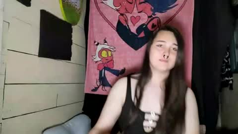 Snapshot of nonbinarybeauty20 chatting on 06-17-26, 04:37 nonbinarybeauty20 online show from 06-17-26, 04:37