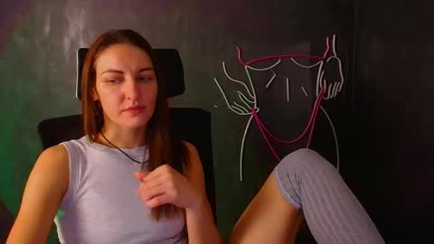 Nora online show from 10-14-25, 12:33