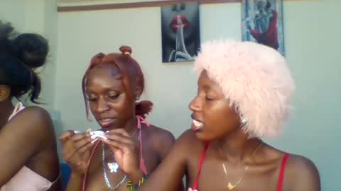 Snapshot of norababy20 chatting on 06-27-26, 05:40 Norababy20 online show from 06-27-26, 05:40