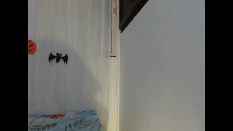 Snapshot of norapaker chatting on 10-11-25, 07:12 norapaker online show from 10-11-25, 07:12