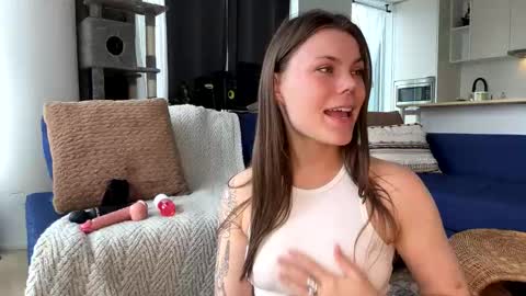 Snapshot of nordicbelle chatting on 04-17-26, 01:58 Nordic Belle online show from 04-17-26, 01:58