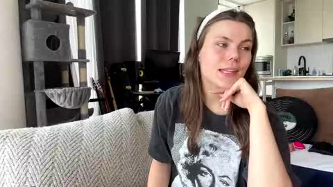 Snapshot of nordicbelle chatting on 05-15-26, 01:51 Nordic Belle online show from 05-15-26, 01:51