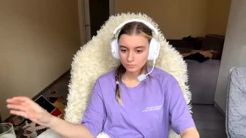 Elena online show from 04-22-26, 07:33