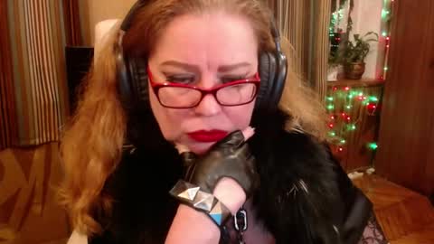 miss Tress online show from 10-29-25, 09:49