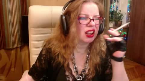 miss Tress online show from 11-19-25, 10:10