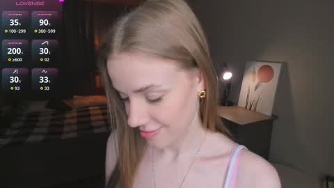 Snapshot of normaemans chatting on 11-22-25, 07:57 Beatrice online show from 11-22-25, 07:57